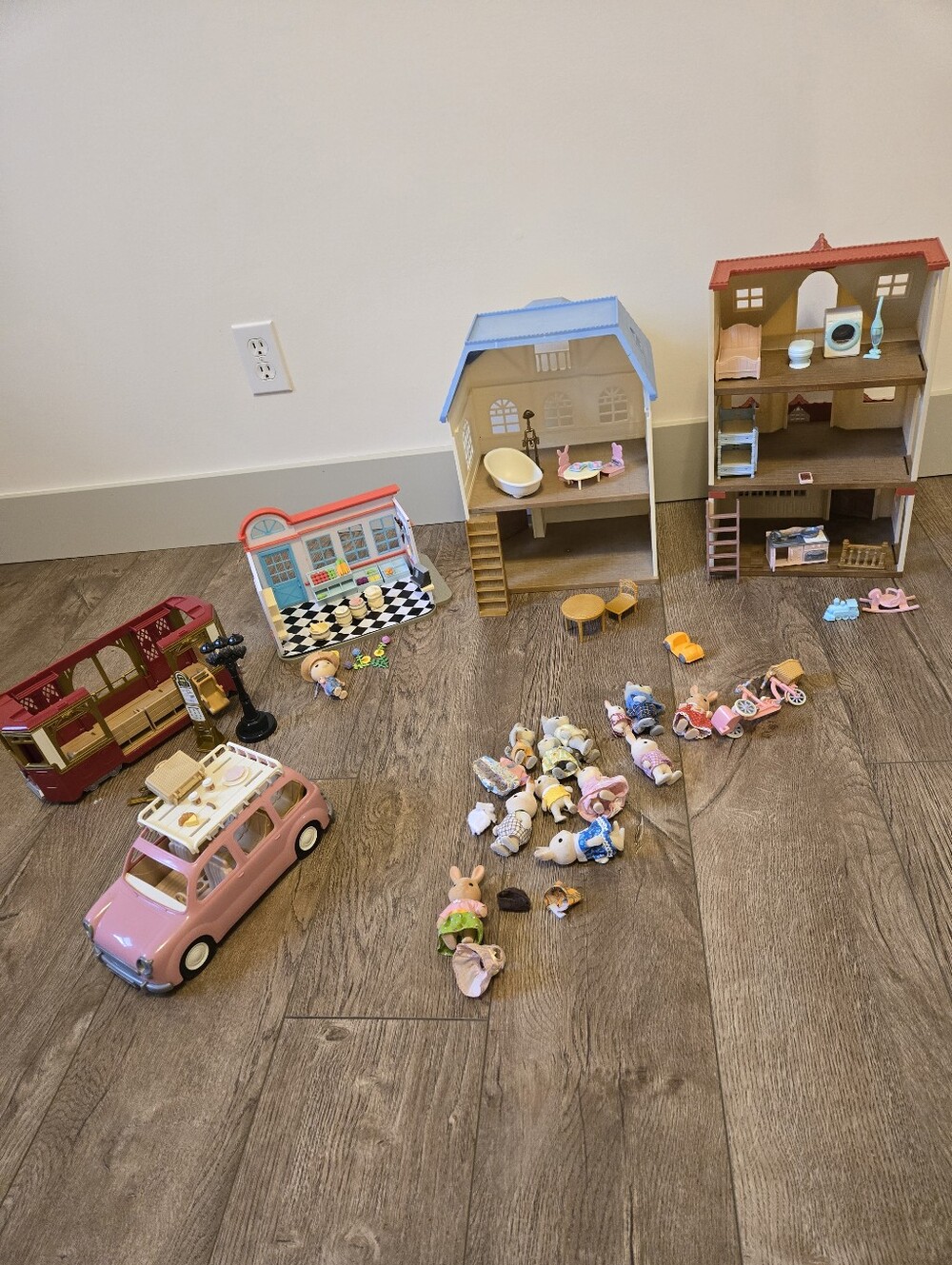 Huge Calico Critters Sylvanian Families Lot Town Series Tram House Figures Car